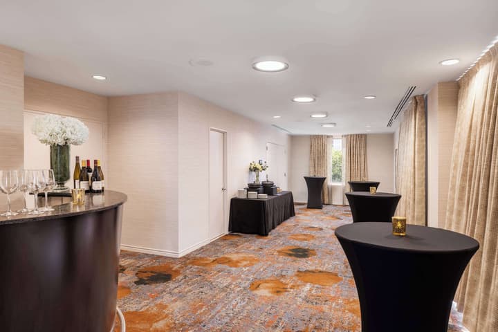 DoubleTree Suites by Hilton Austin Downtown Capitol