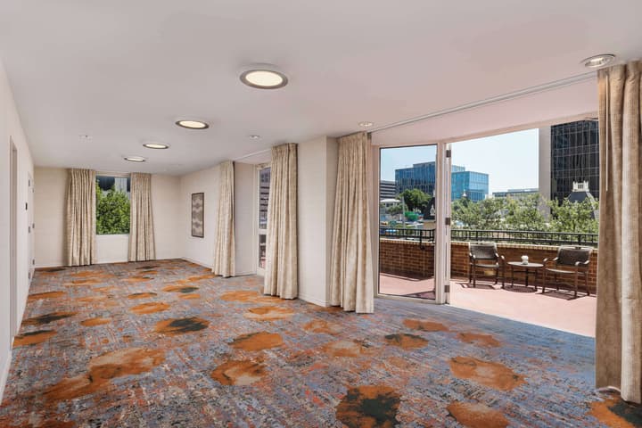 DoubleTree Suites by Hilton Austin Downtown Capitol
