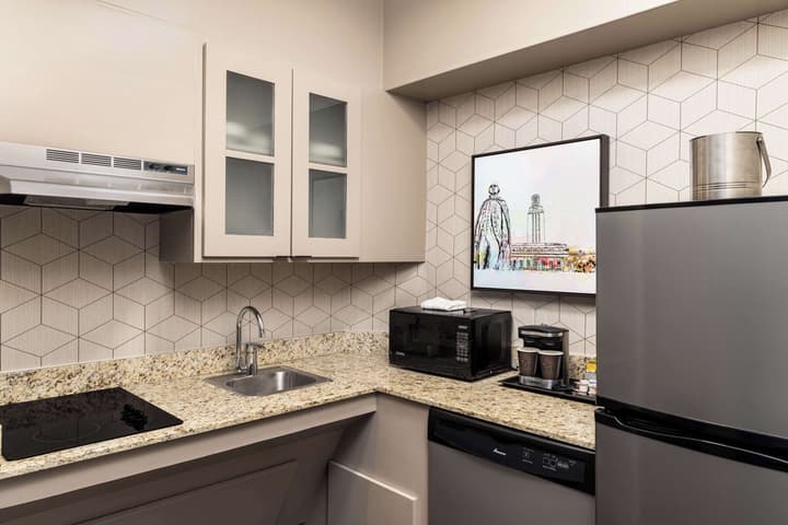 DoubleTree Suites by Hilton Austin Downtown Capitol