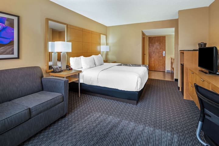 La Quinta Inn & Suites by Wyndham Naples Downtown