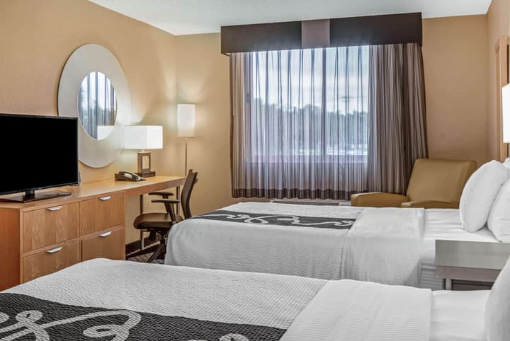 La Quinta Inn & Suites by Wyndham Naples Downtown