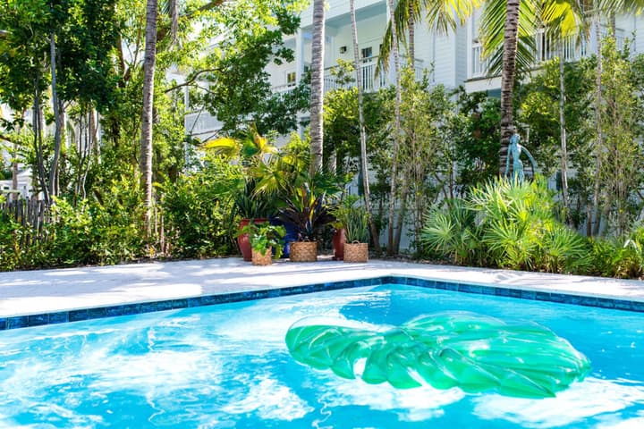 Parrot Key Hotel & Villas