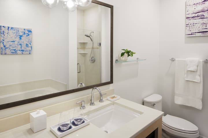 Parrot Key Hotel & Villas