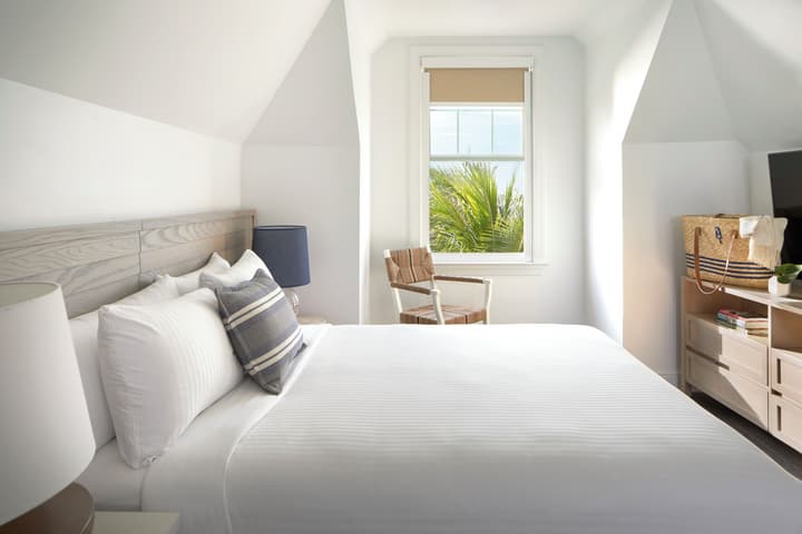 Parrot Key Hotel & Villas