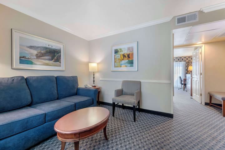 Best Western Plus Marina Shores Hotel