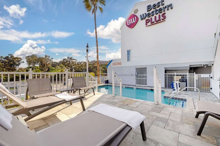 Best Western Plus Marina Shores Hotel