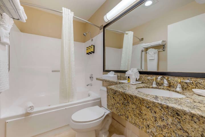 Best Western Plus Marina Shores Hotel