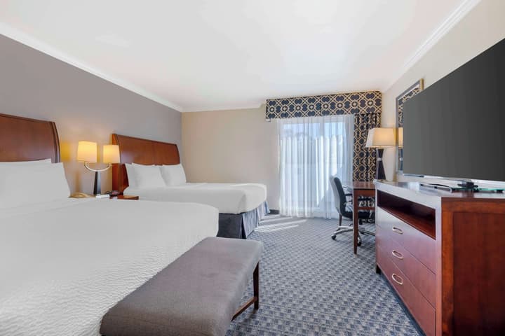 Best Western Plus Marina Shores Hotel