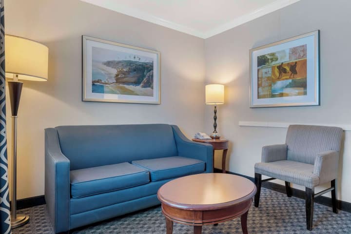 Best Western Plus Marina Shores Hotel