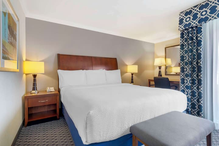 Best Western Plus Marina Shores Hotel