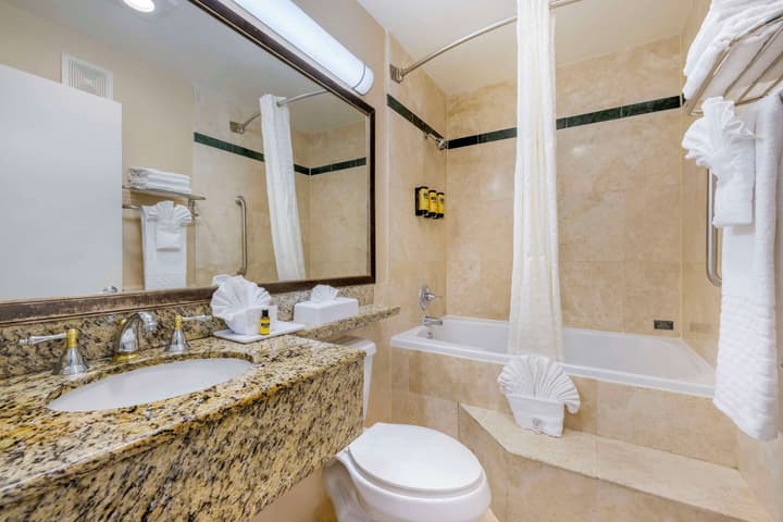 Best Western Plus Marina Shores Hotel