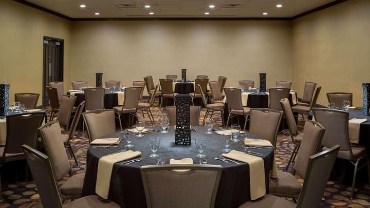 Embassy Suites by Hilton Dallas Love Field