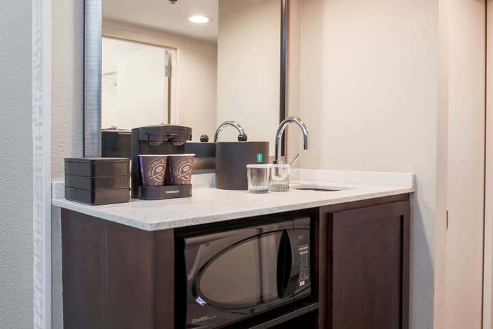 Embassy Suites by Hilton Dallas Love Field