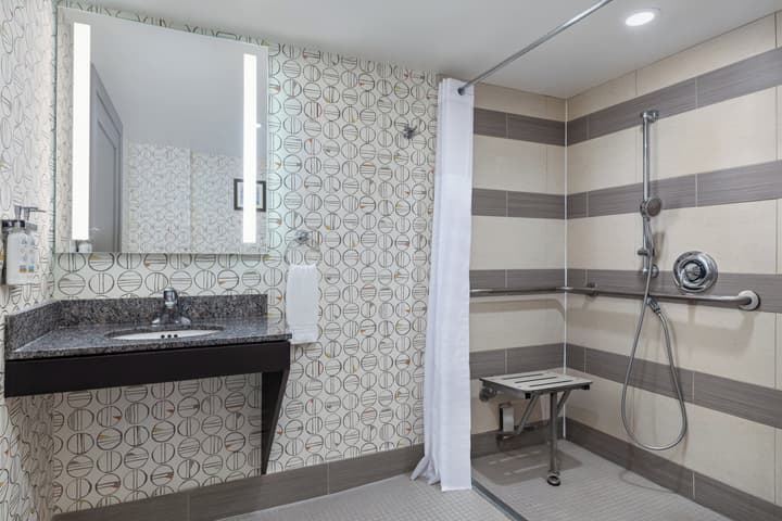 Holiday Inn Toronto Downtown Centre by IHG