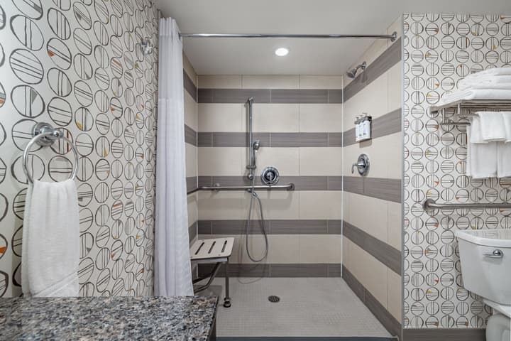 Holiday Inn Toronto Downtown Centre by IHG
