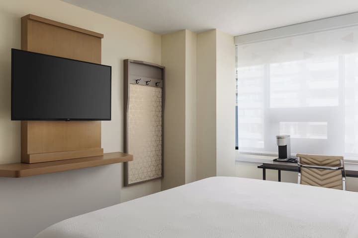 Holiday Inn Toronto Downtown Centre by IHG