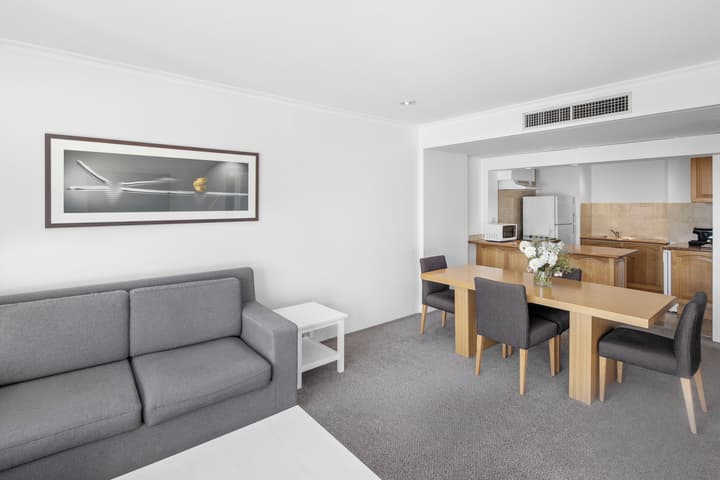 Holiday Inn Sydney Potts Point by IHG