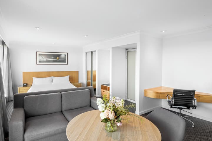 Holiday Inn Sydney Potts Point by IHG
