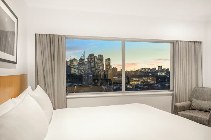 Holiday Inn Sydney Potts Point by IHG