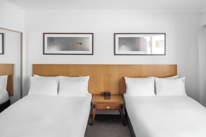 Holiday Inn Sydney Potts Point by IHG