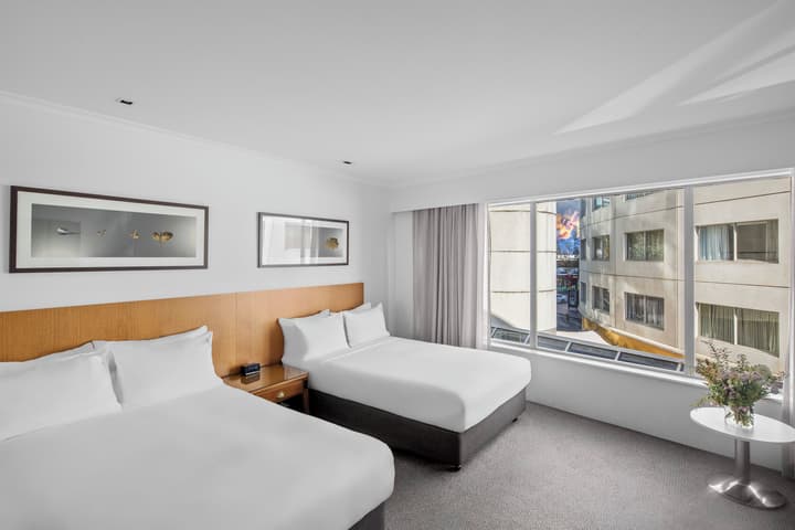 Holiday Inn Sydney Potts Point by IHG