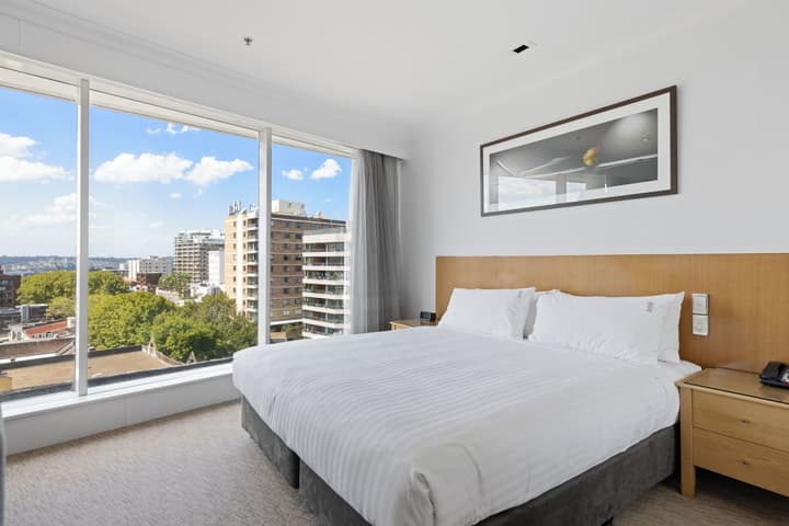 Holiday Inn Sydney Potts Point by IHG