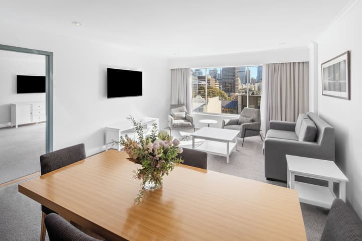 Holiday Inn Sydney Potts Point by IHG