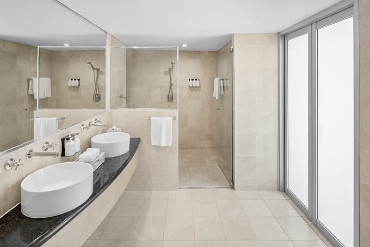 Holiday Inn Sydney Potts Point by IHG