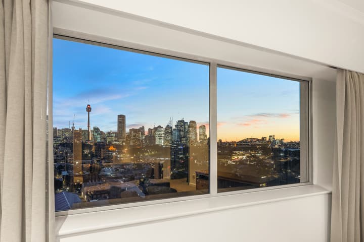 Holiday Inn Sydney Potts Point by IHG