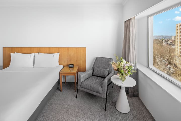 Holiday Inn Sydney Potts Point by IHG