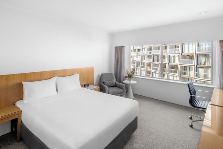 Holiday Inn Sydney Potts Point by IHG