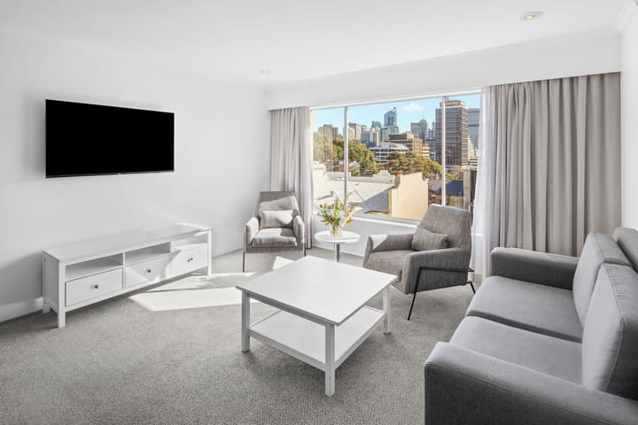 Holiday Inn Sydney Potts Point by IHG