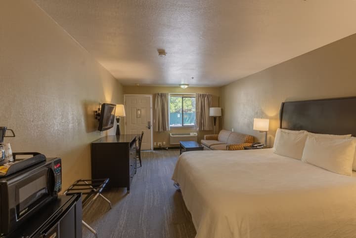 The Oakhurst Inn at Yosemite