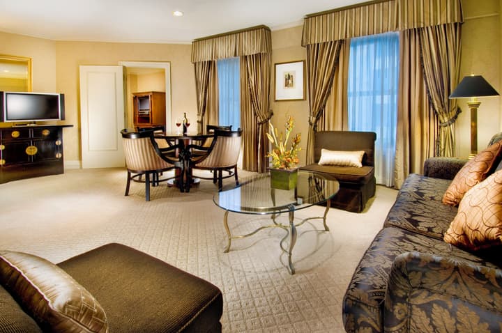 Mayflower Park Hotel