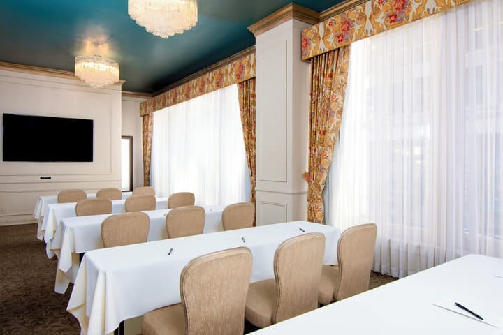 Mayflower Park Hotel