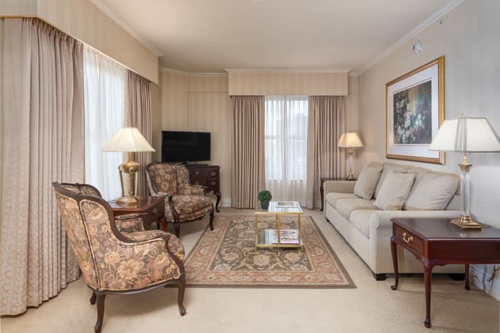 Mayflower Park Hotel
