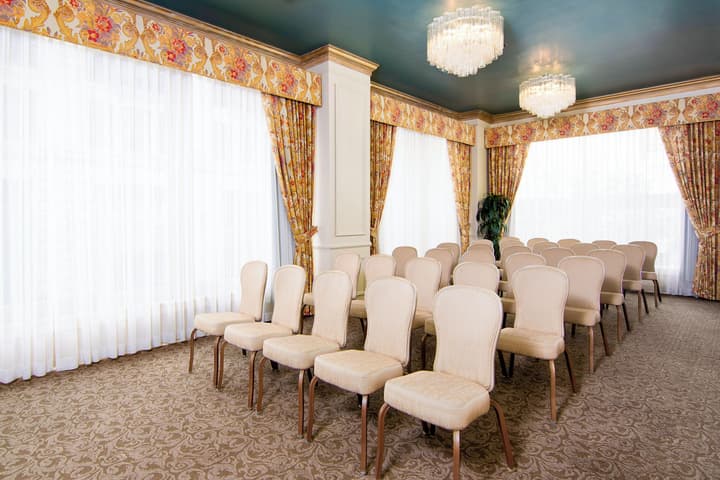 Mayflower Park Hotel