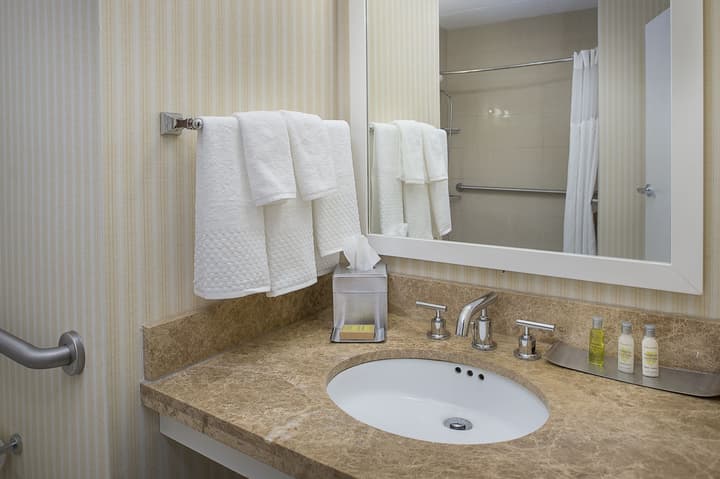 DoubleTree by Hilton Collinsville - St. Louis