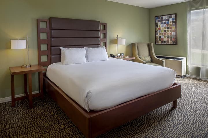 DoubleTree by Hilton Collinsville - St. Louis