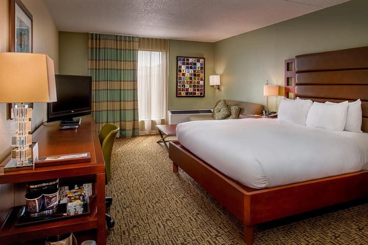 DoubleTree by Hilton Collinsville - St. Louis