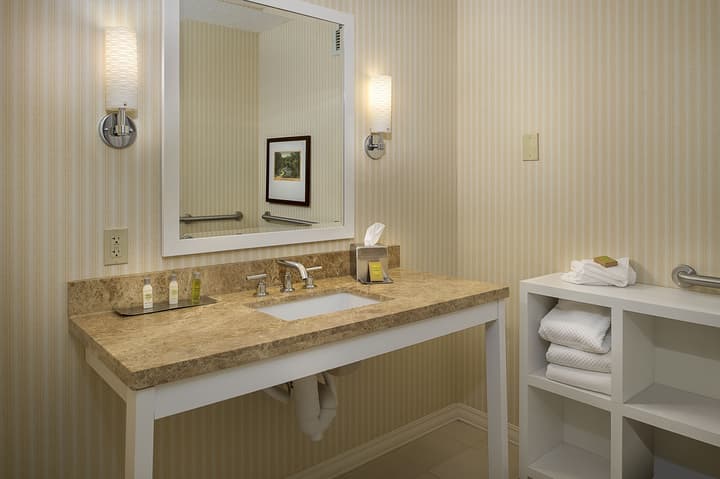 DoubleTree by Hilton Collinsville - St. Louis