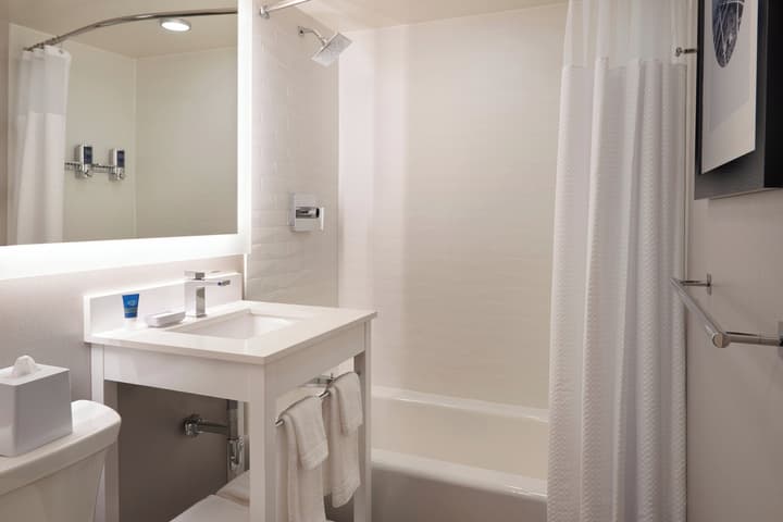 Four Points by Sheraton Windsor Downtown