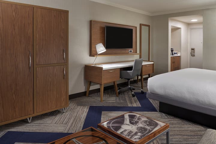 Four Points by Sheraton Windsor Downtown