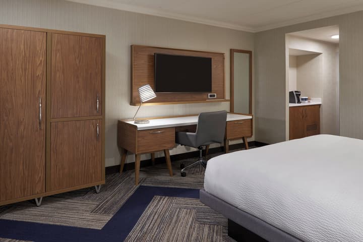 Four Points by Sheraton Windsor Downtown