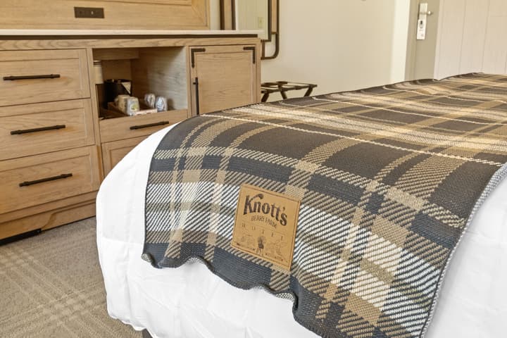 Knott's Hotel