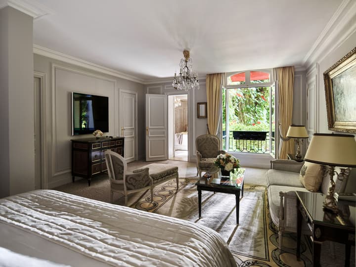 Hôtel Plaza Athénée - Dorchester Collection
