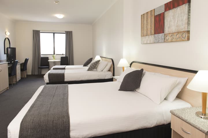 Adelaide Riviera Hotel