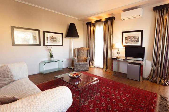 Best Western Plus Embassy Hotel