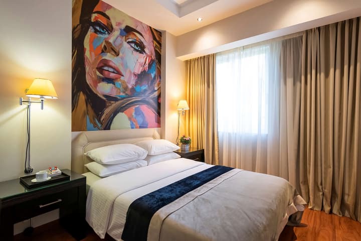 Best Western Plus Embassy Hotel
