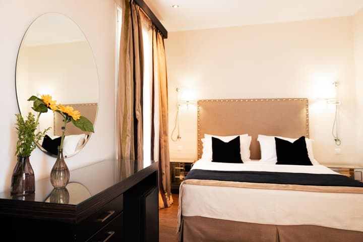 Best Western Plus Embassy Hotel
